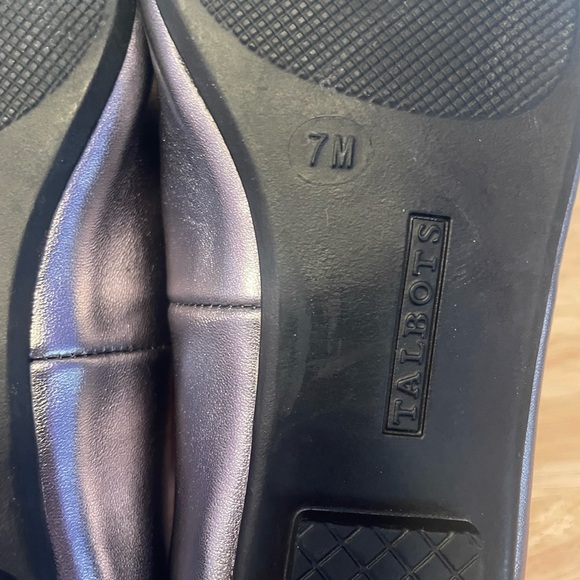 Talbots Womens Francesca Tasseled Silver Metallic Leather Driving Flats size 7 - Picture 8 of 10